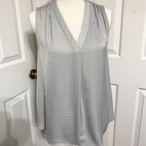 S Alfani Solid Silver/Light Gray Satiny Sleeveless V-Neck Top - Picture 1 of 5